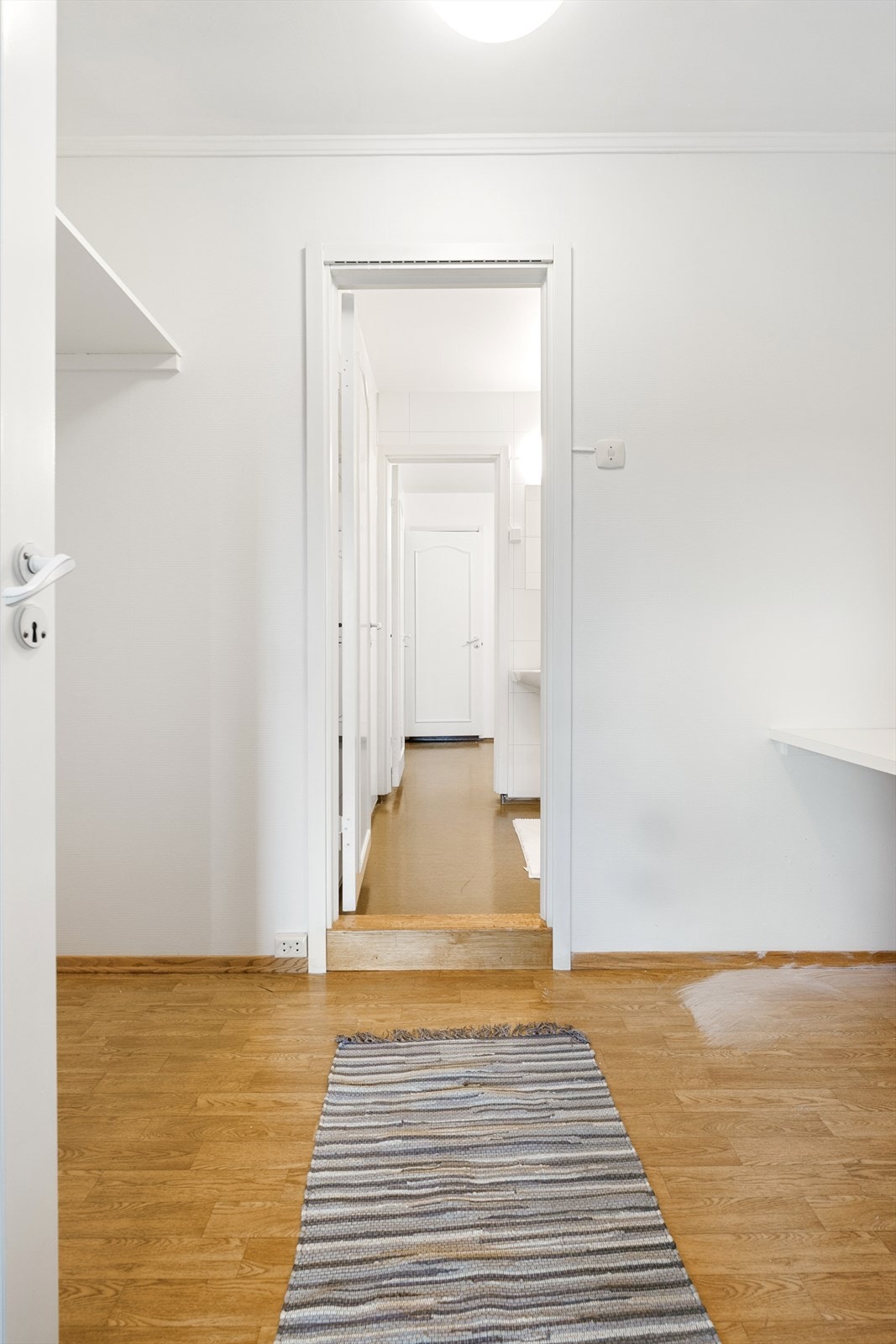 Passasje som binder sammen soveromsavdelingen og badet. Galleribilde