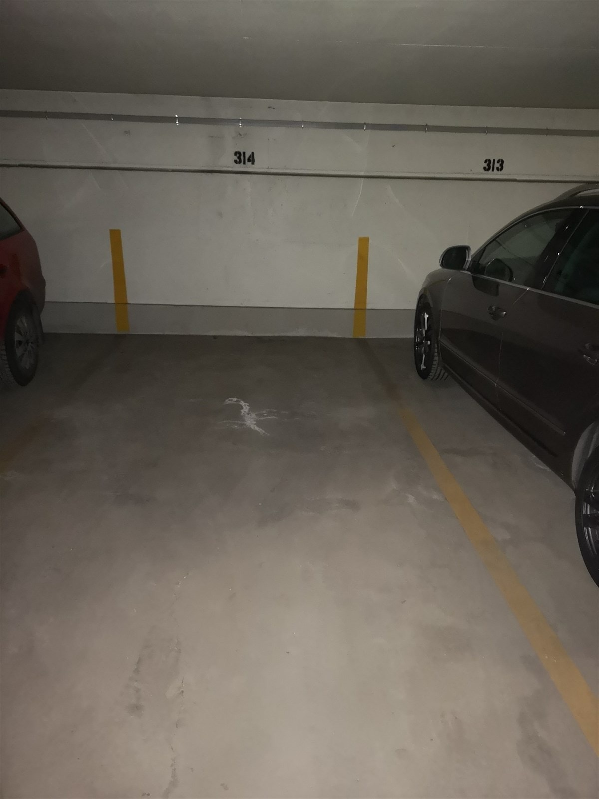 Det medfølger en parkeringsplass i felles, lukket garasjeanlegg. Galleribilde