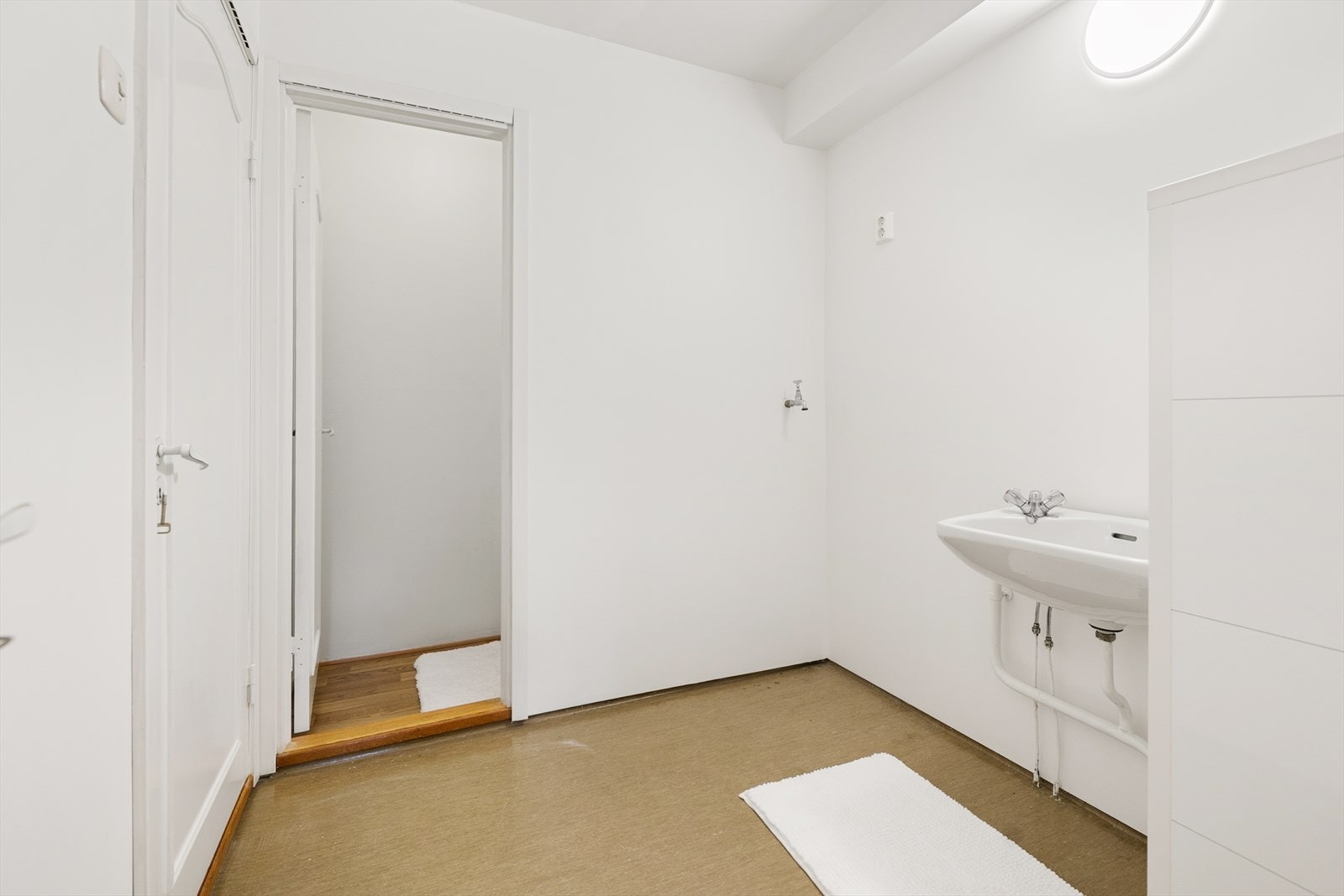 Rommet har mekanisk avtrekk som sikrer god luftsirkulasjon. Galleribilde