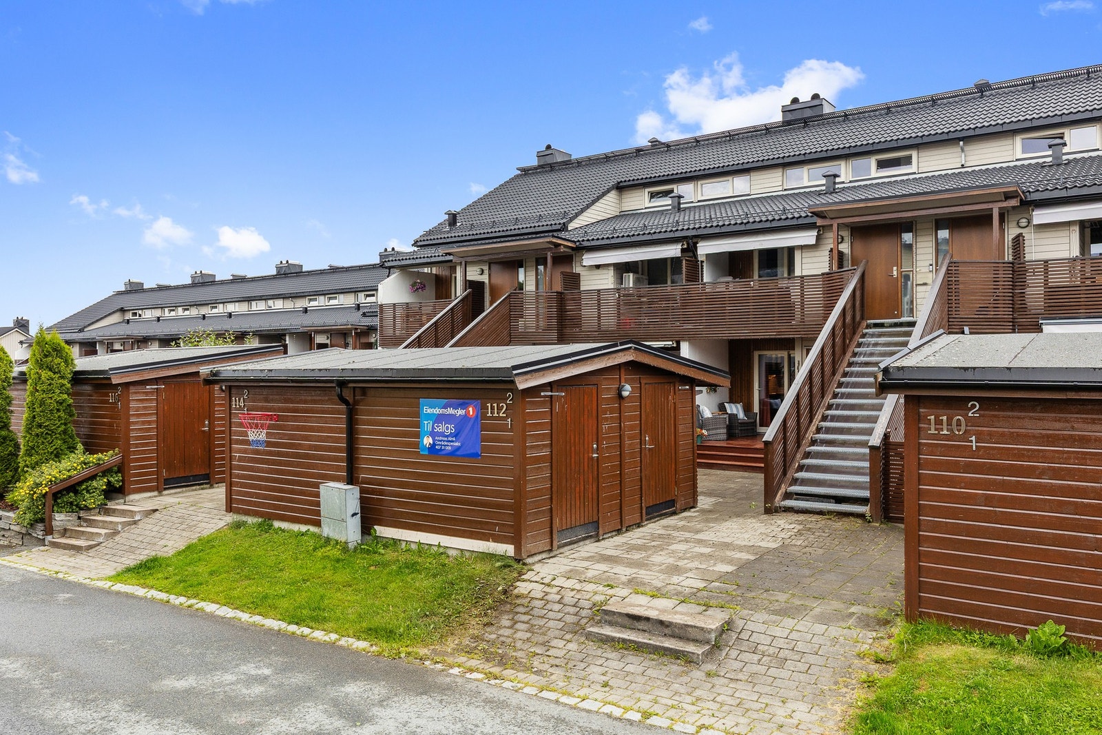 Leiligheten er en del av et veldrevet borettslag med attraktiv beliggenhet på vakre Flatåsen. Tilgang til utvendig bod på 5 kvm. Galleribilde