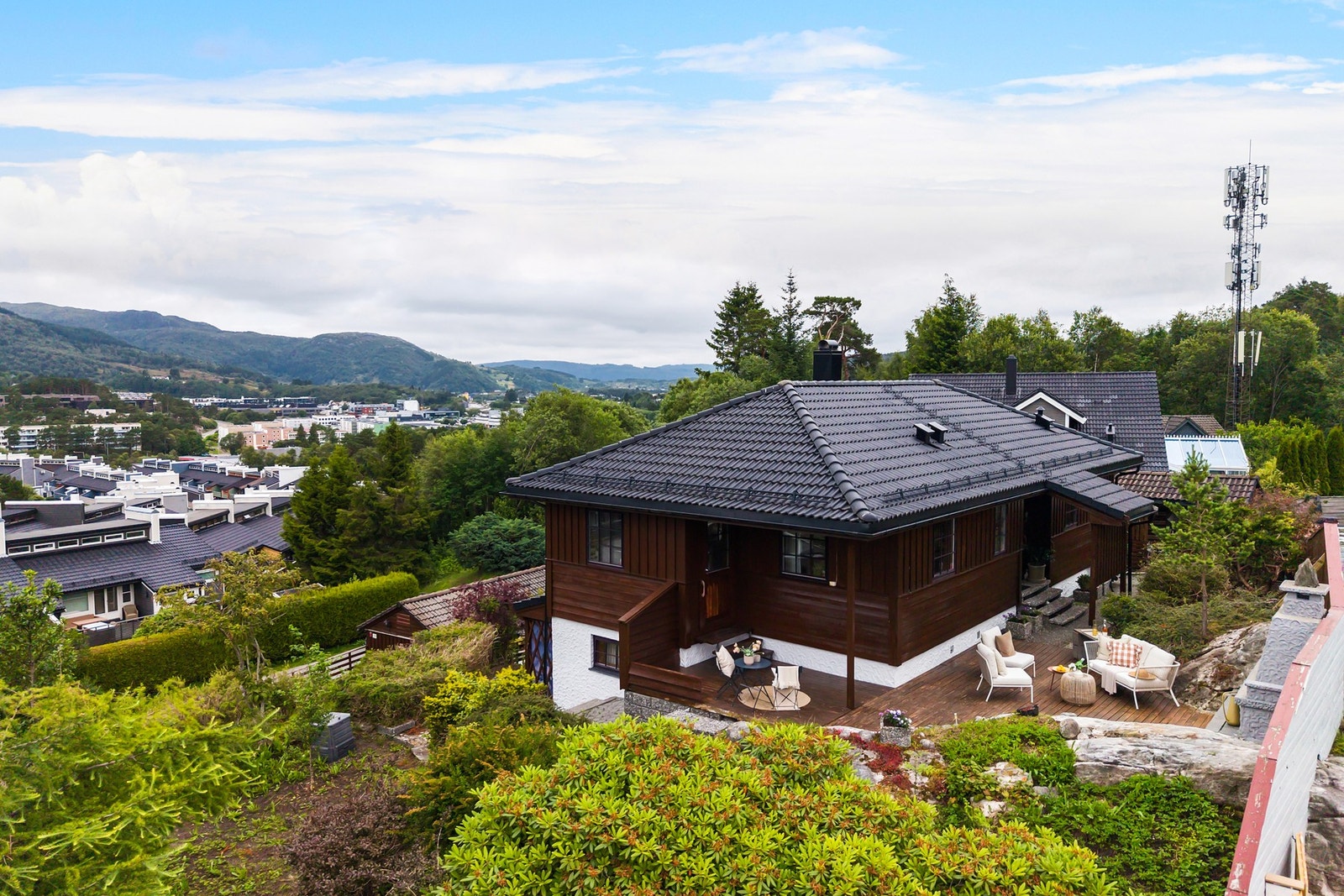 Huset har en svært attraktiv beliggenhet i et familievennlig område. Galleribilde