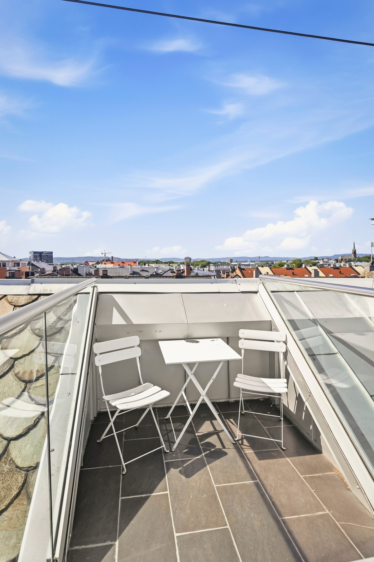 Fra takterrassen har du fantastisk utsikt og upåklagelige solforhold. Galleribilde