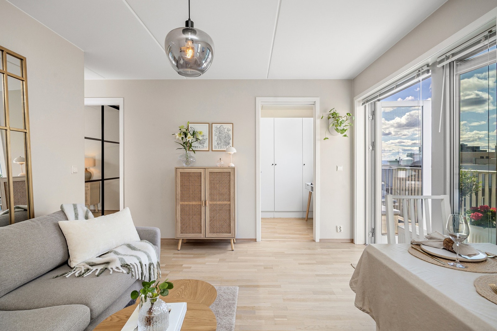 Leiligheten ligger høyt og fritt på toppen og har svært god intern beliggenhet i gården Galleribilde