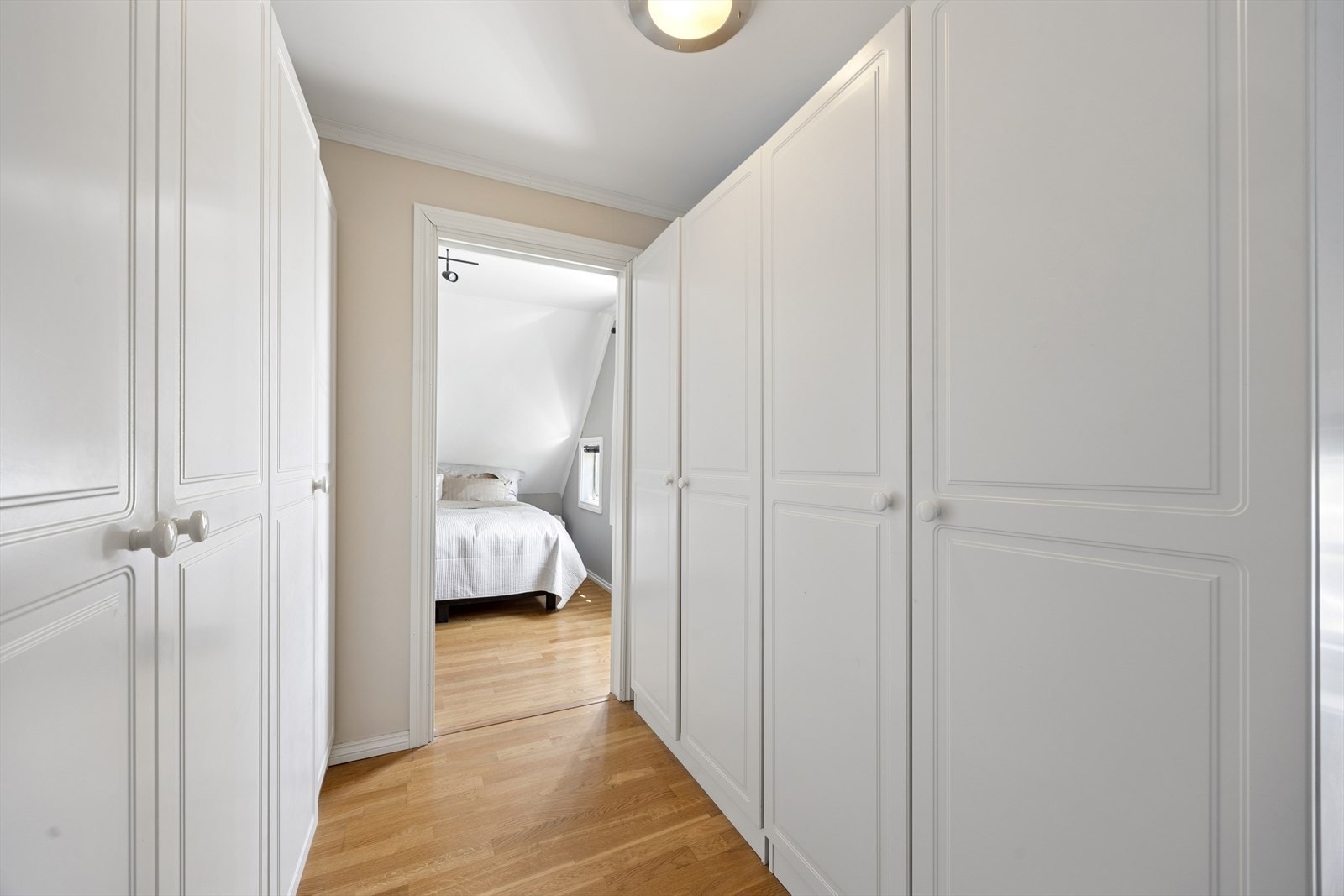 Her er det god plass til oppbevaring Galleribilde