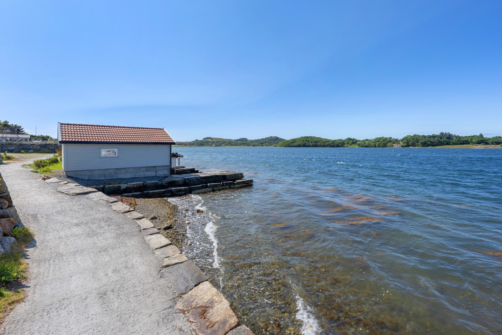 Flotte badeplasser like ved. Galleribilde