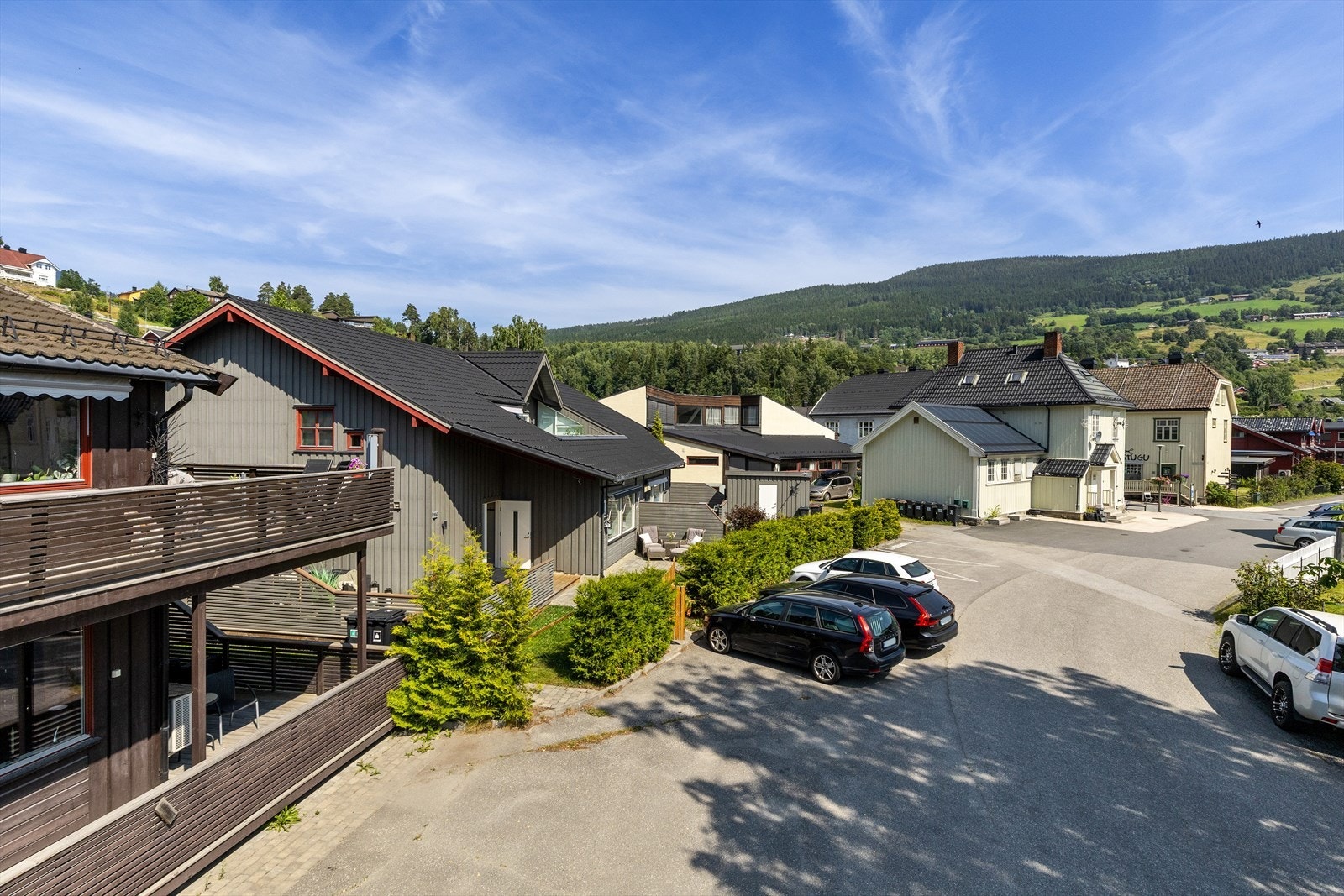Fra eiendommen er det kort gangavstand til Ringebu skole, barnehage og Kaupanger aktivitetshall. Galleribilde
