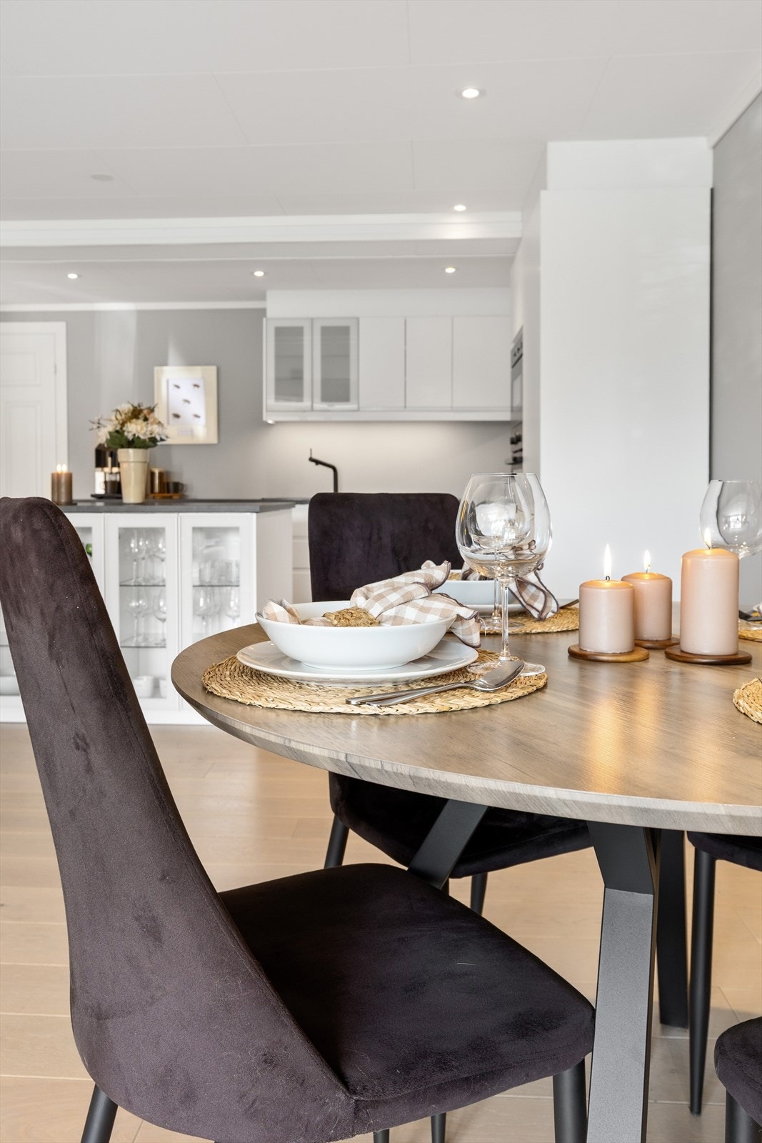 Gjennomtenkte detaljer og materialvalg. Galleribilde