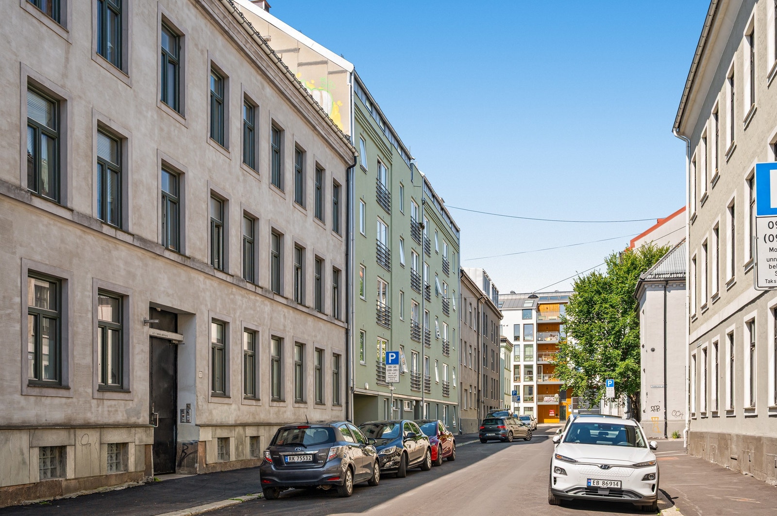 Fra eiendommen er det kort vei til Grünerløkka, Storo Storsenter og BI i Nydalen. Galleribilde