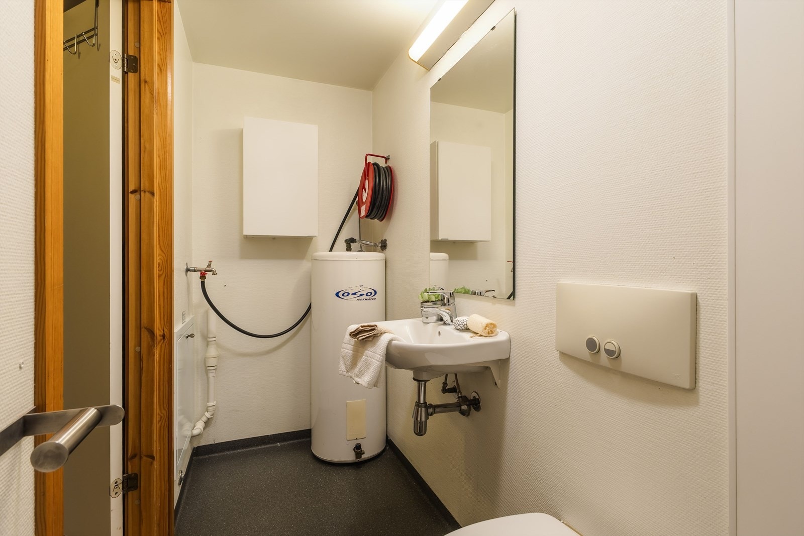 Opplegg for vaskemaskin på bad Galleribilde