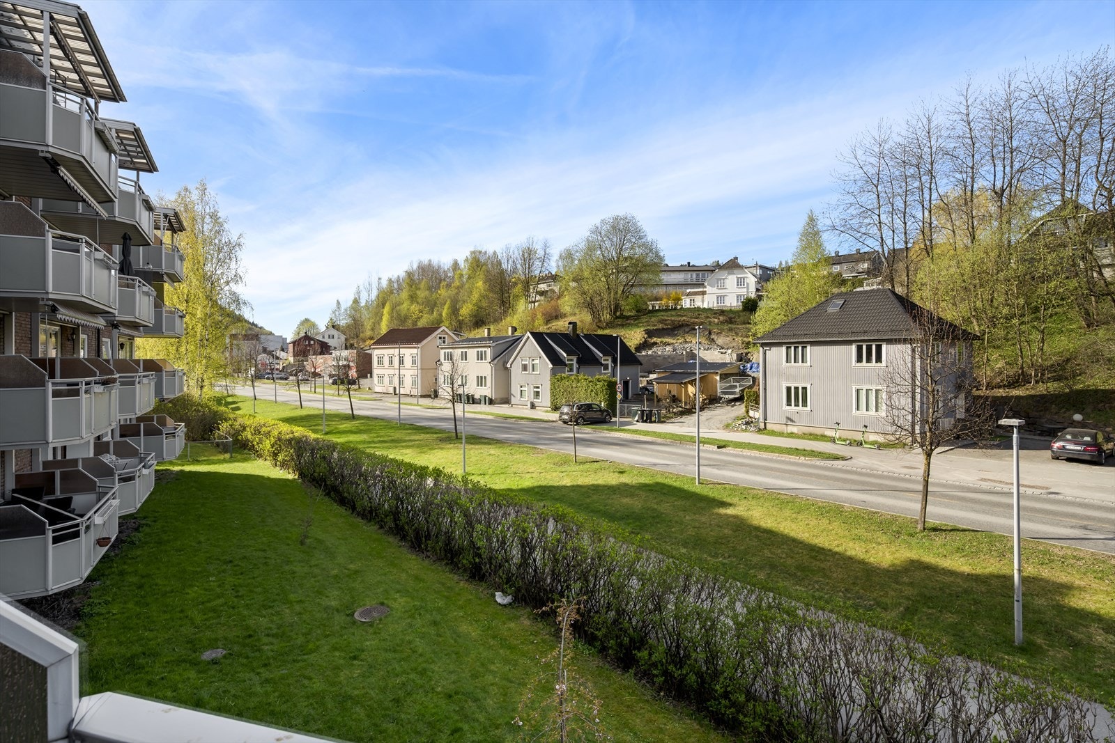 Pene fellesarealer med plen og beplantning! Galleribilde