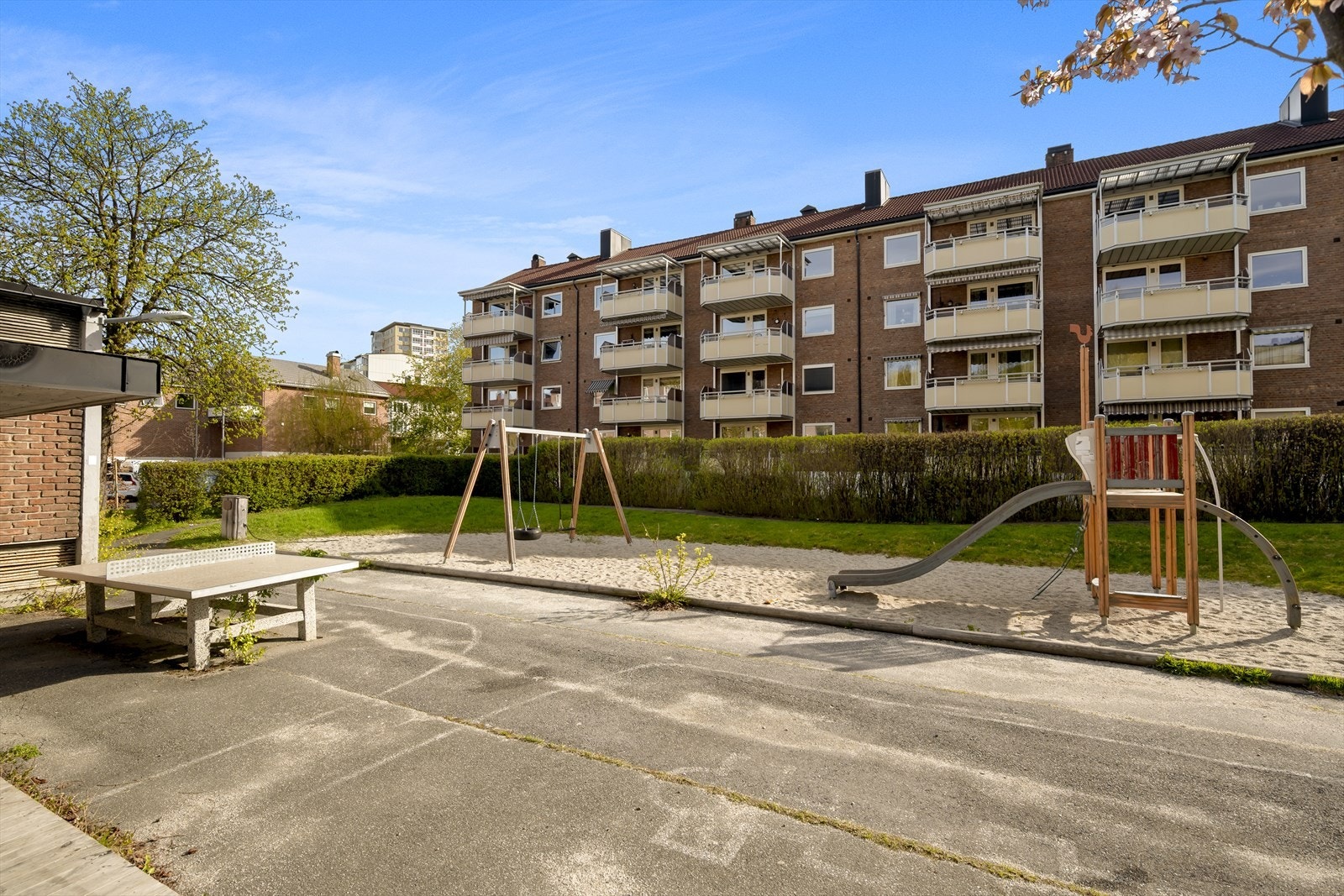 Barnevennlig med både lekeplass og bordtennisbane! Galleribilde