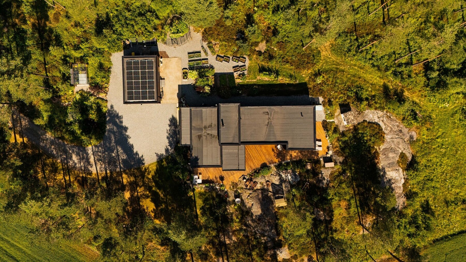Eiendommen har en unik beliggenhet midt i skogen. Galleribilde