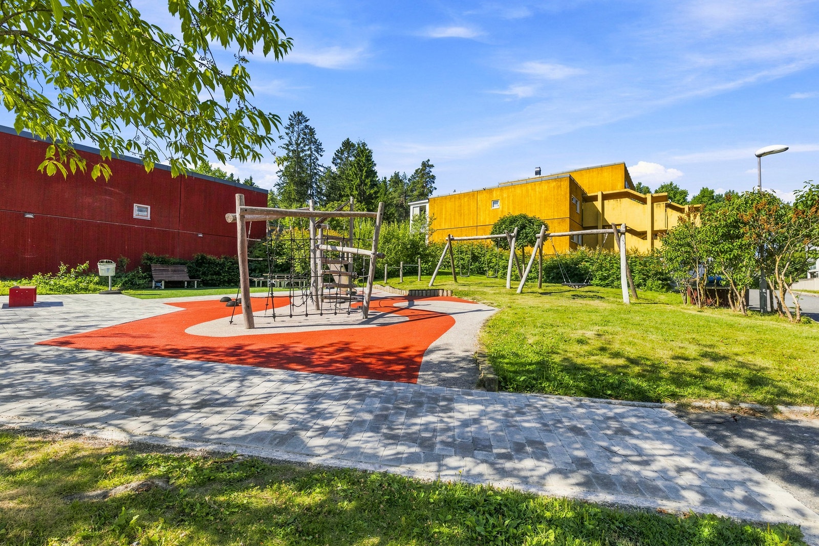 Barnevennlige fellesområder med lekeplass og gode aktivitetsmuligheter for de minste Galleribilde