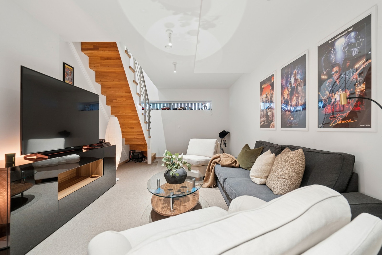 Kjellerstue som egner seg godt som TV-rom eller lekerom for barna. Galleribilde