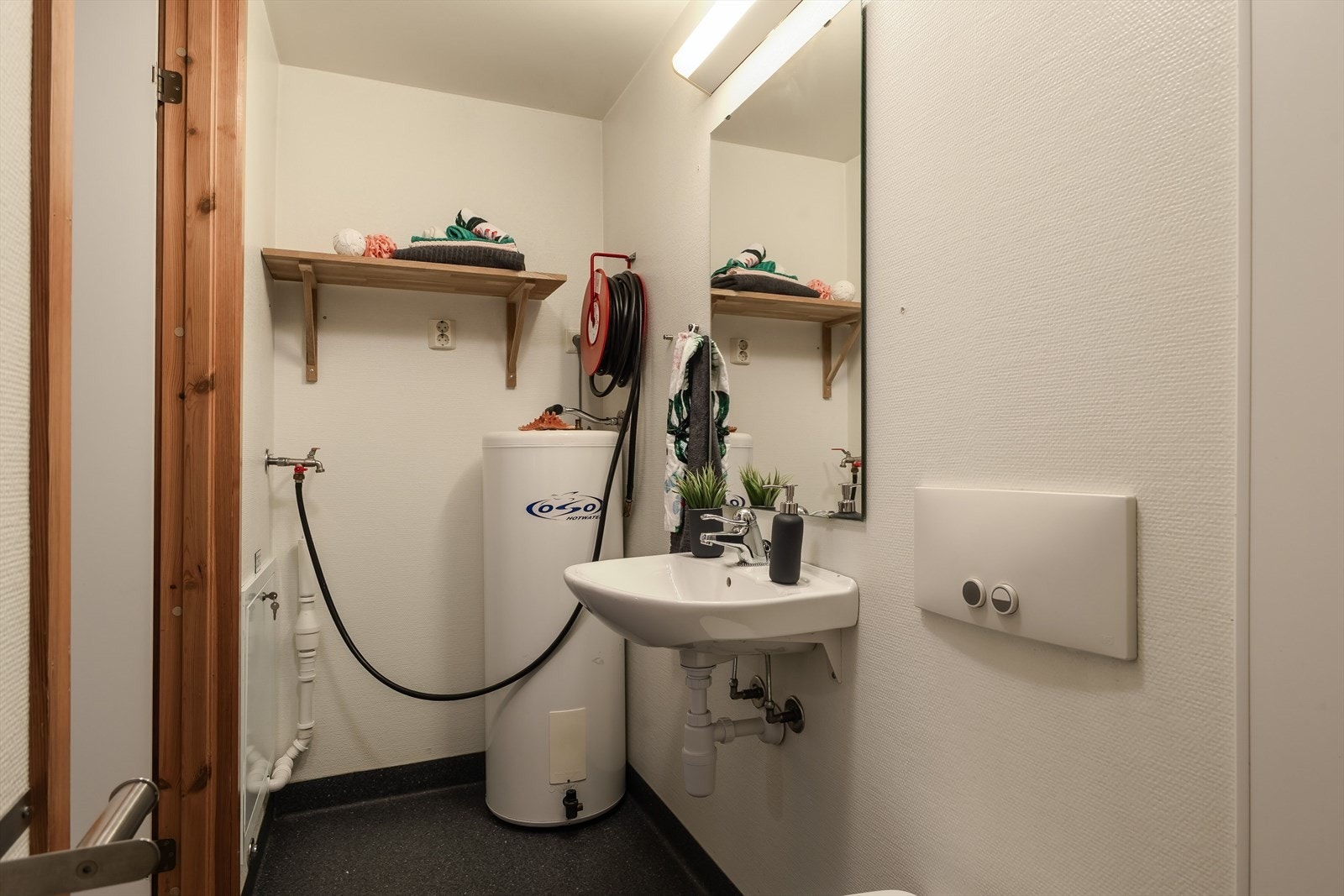 Opplegg for vaskemaskin på bad Galleribilde