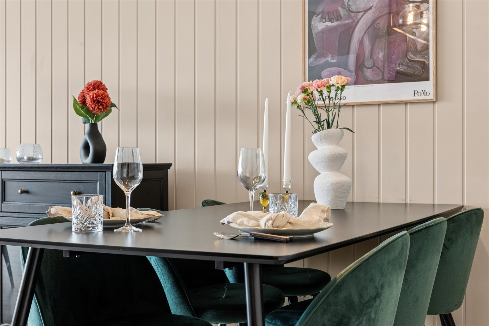 God plass for hyggelige middager med venner og familie. Galleribilde