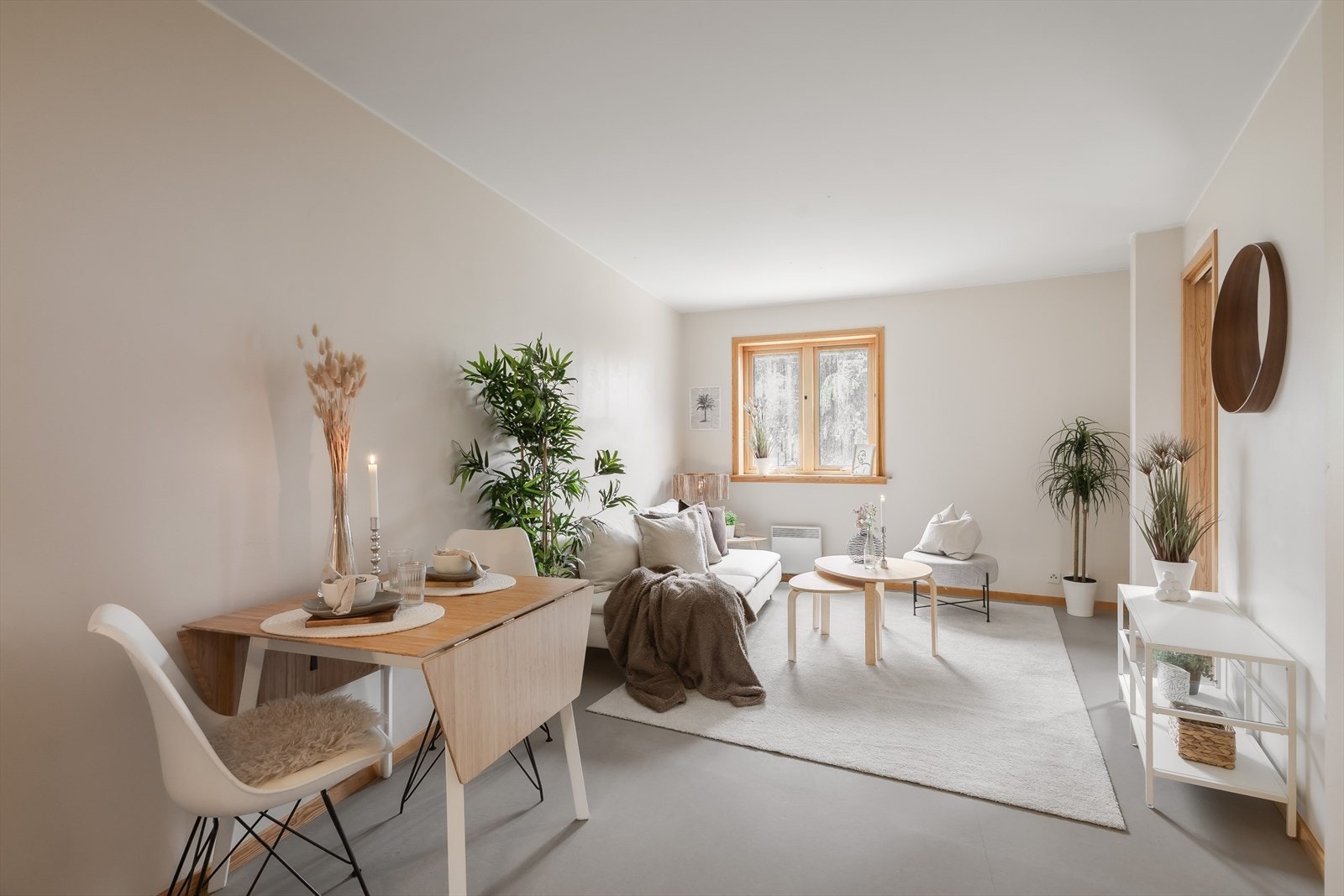 Plass til sittegruppe og spisebord i stue Galleribilde
