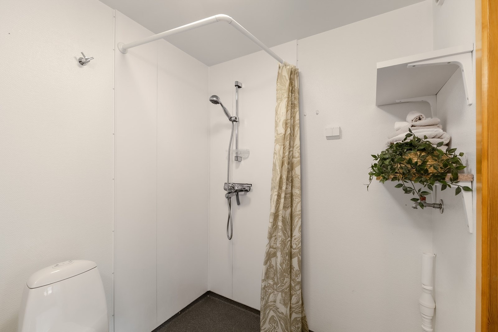 Opplegg for vaskemaskin på bad Galleribilde
