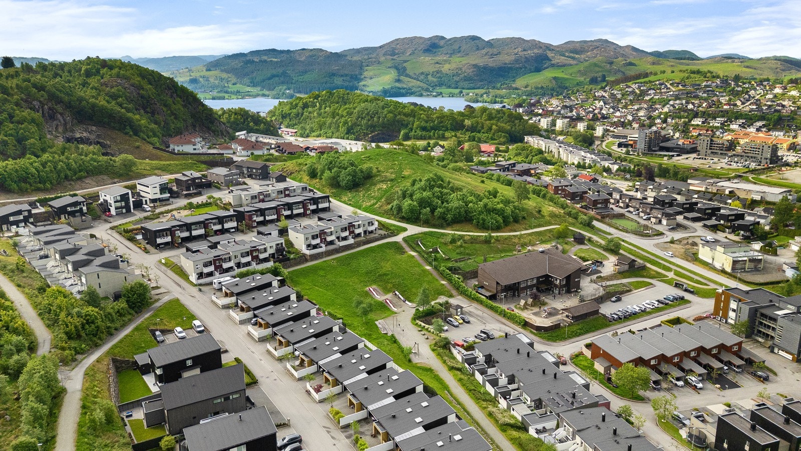 Kort og enkel tilkomst til E39 som tar deg rask med bil både til Sandnes, Forus og Stavanger. Galleribilde