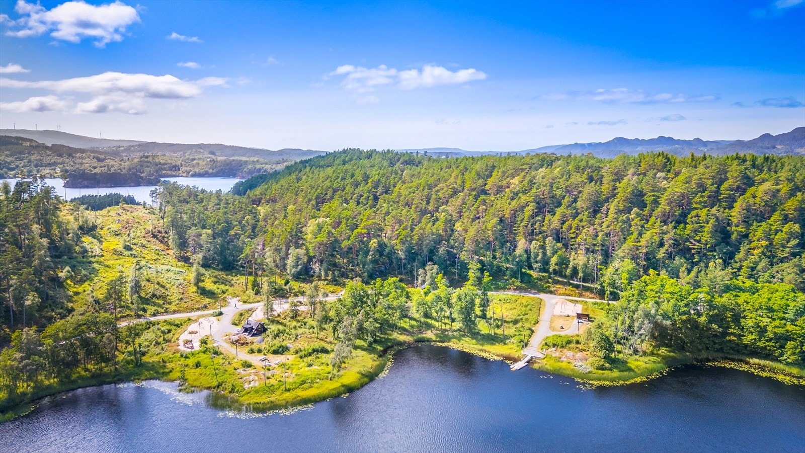 Området har flotte turmuligheter, som den populære stien i Myklestadskogen. Galleribilde