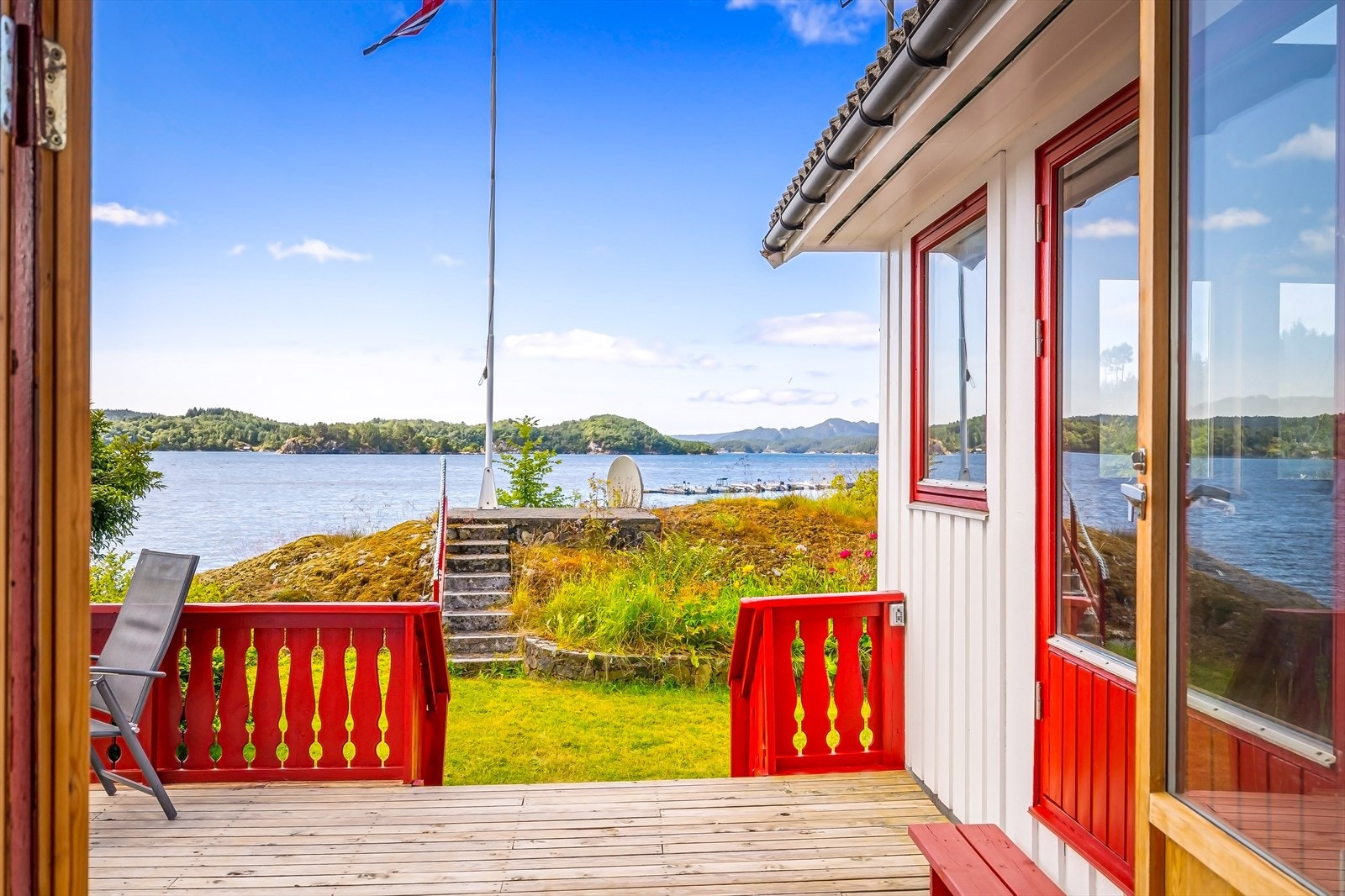 Direkte utgang fra stuen til terrassen. Galleribilde