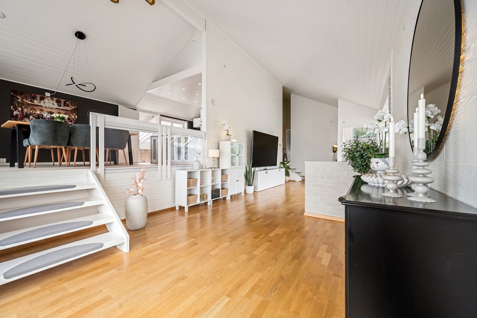 Boligen har flere sosiale soner og er naturlig inndelt Galleribilde