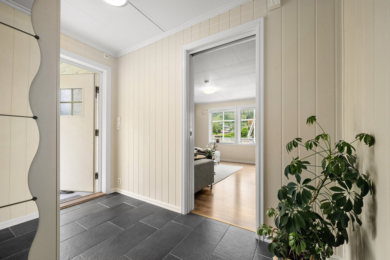 Ytterdøra har kodelås for enkel og nøkkelfri tilkomst. Galleribilde