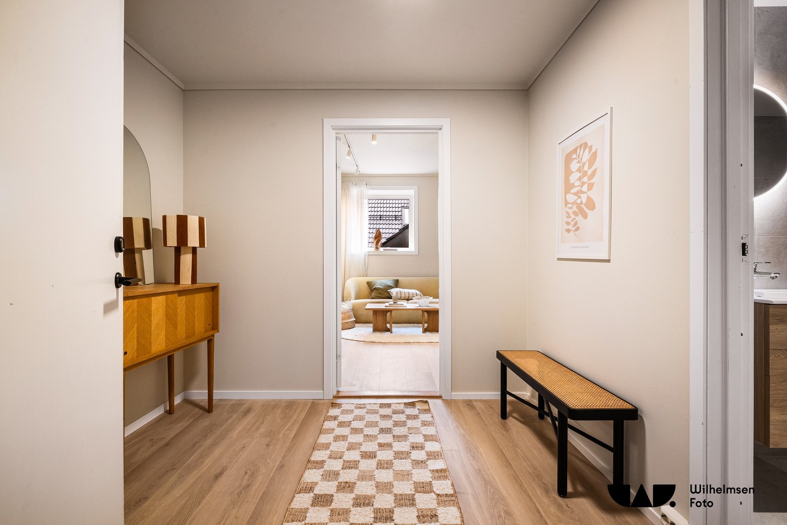 Entré med god plass til yttertøy og oppbevaring Galleribilde