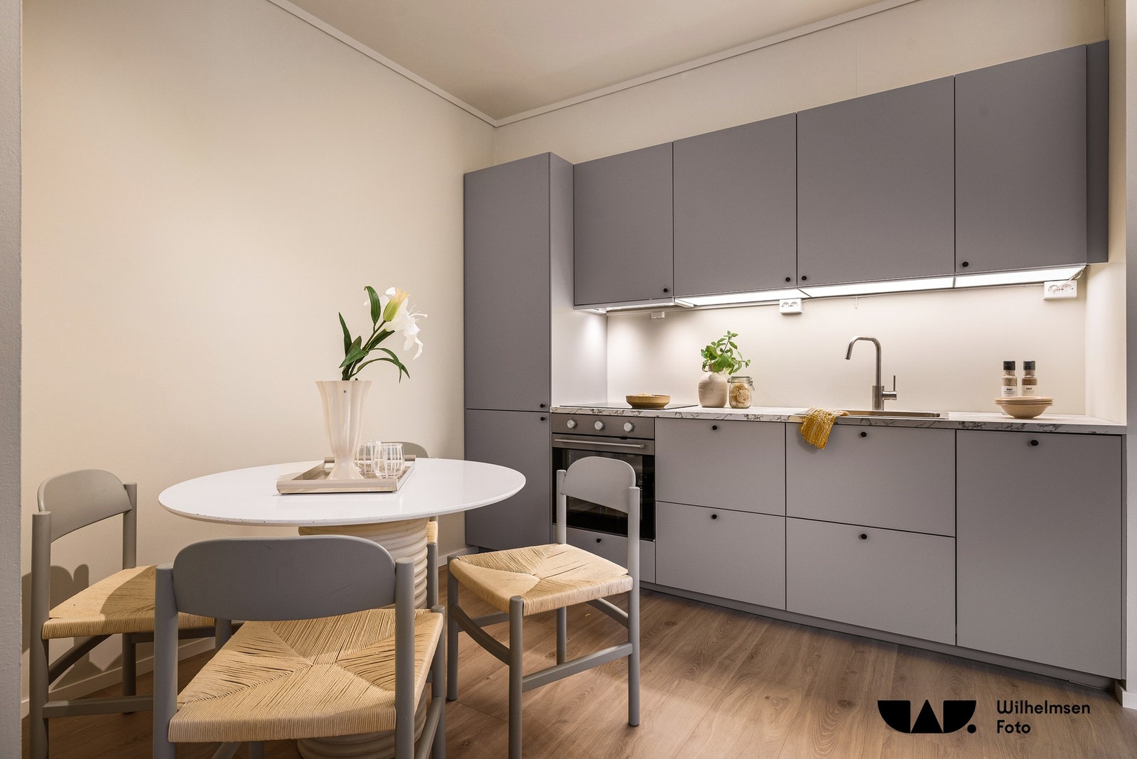 Nytt kjøkken fra IKEA med integrerte hvitevarer Galleribilde