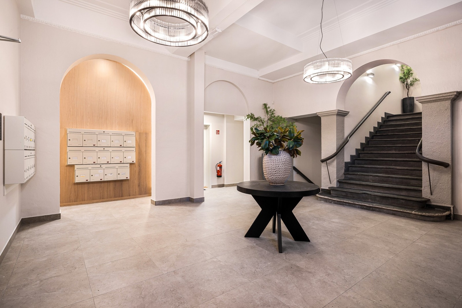Pent inngangsparti i bygget Galleribilde