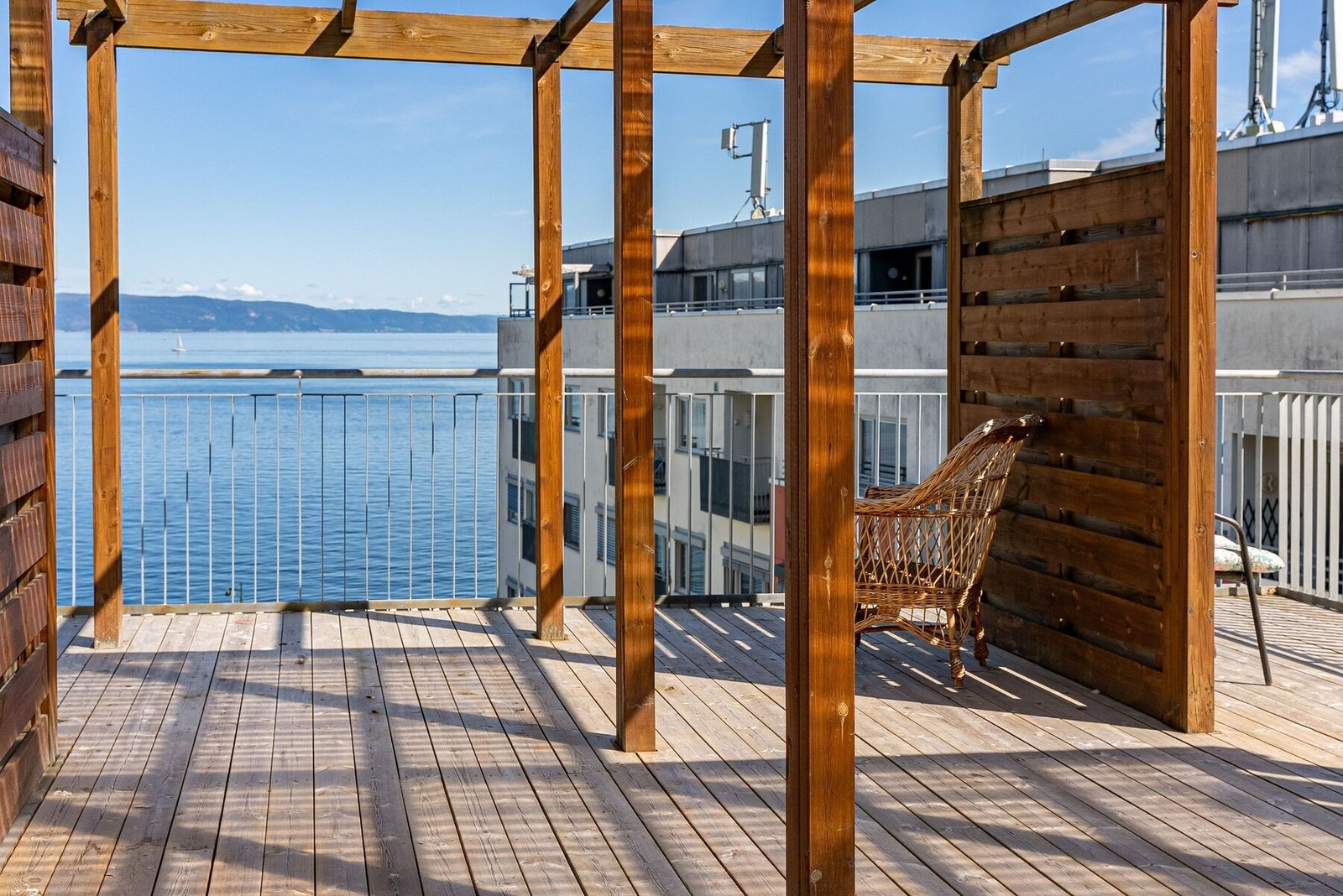Sameiet har felles takterrasse som kan benyttes av beboerne. Her er det utmerkede utsikts- og solforhold. Galleribilde