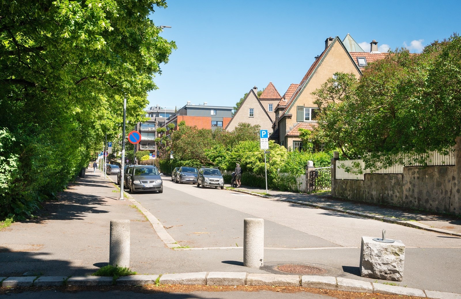 Gaten er en rolig blindvei uten gjennomfartstrafikk. Galleribilde