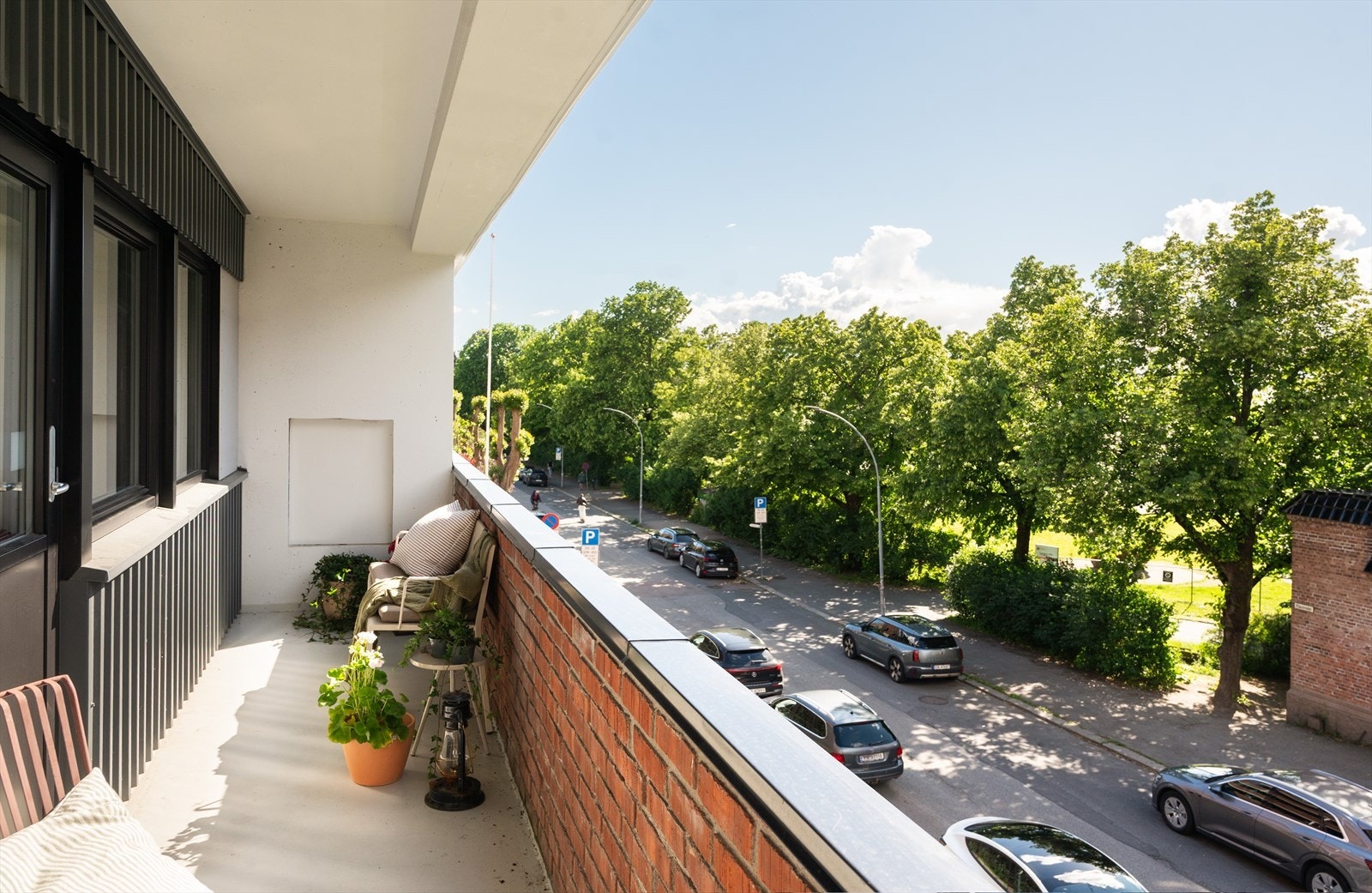 Fra stuen er det utgang til en herlig balkong på ca. 8m². Galleribilde