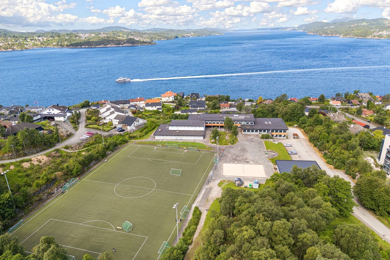Idrettsanlegg ved Marikollen ungdomsskole. Galleribilde