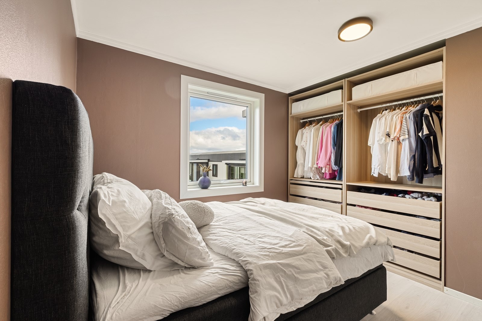 God plass til stor garderobe. Galleribilde