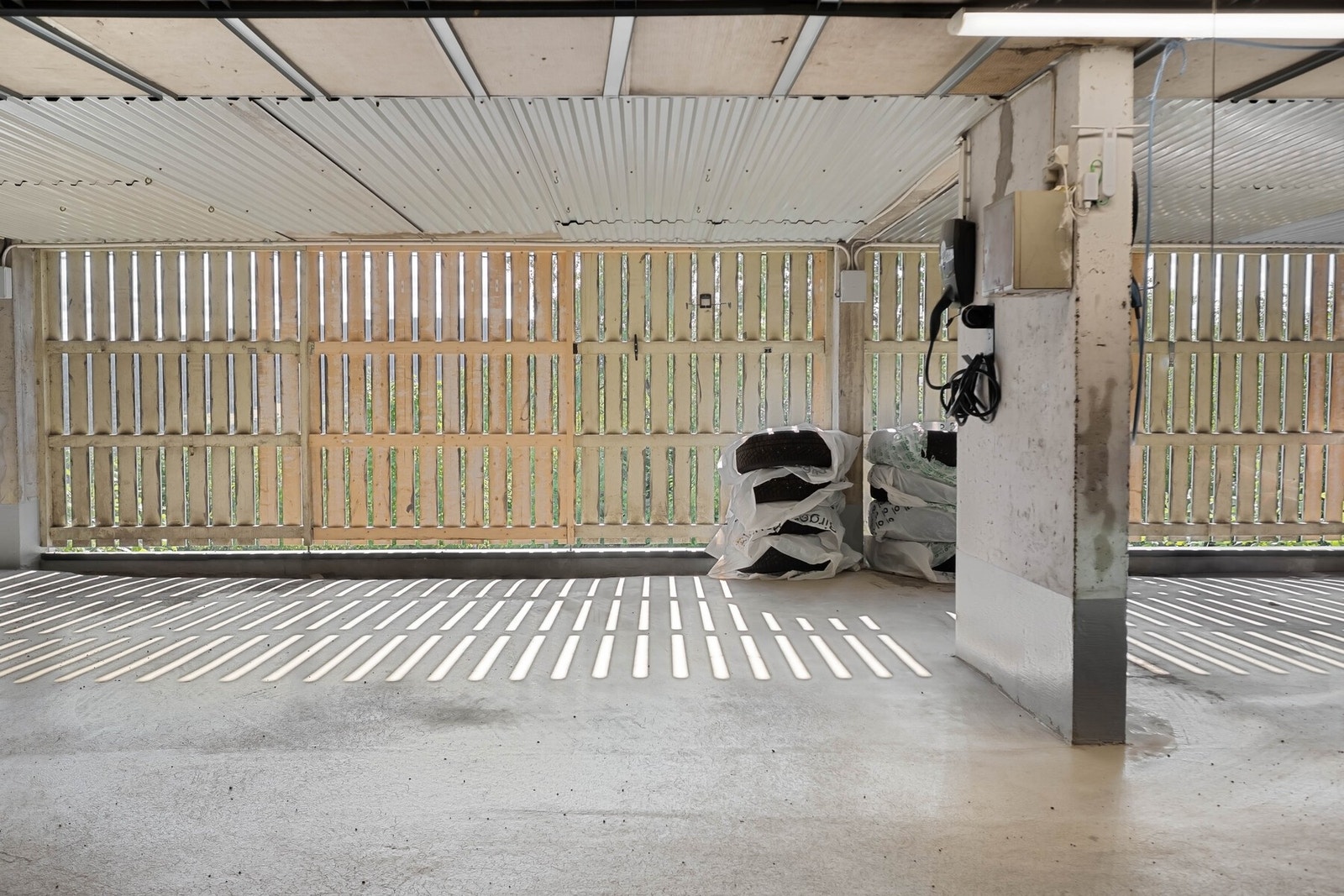 Det medfølger parkeringsplass i felles garasjeanlegg m/elbillader. Galleribilde