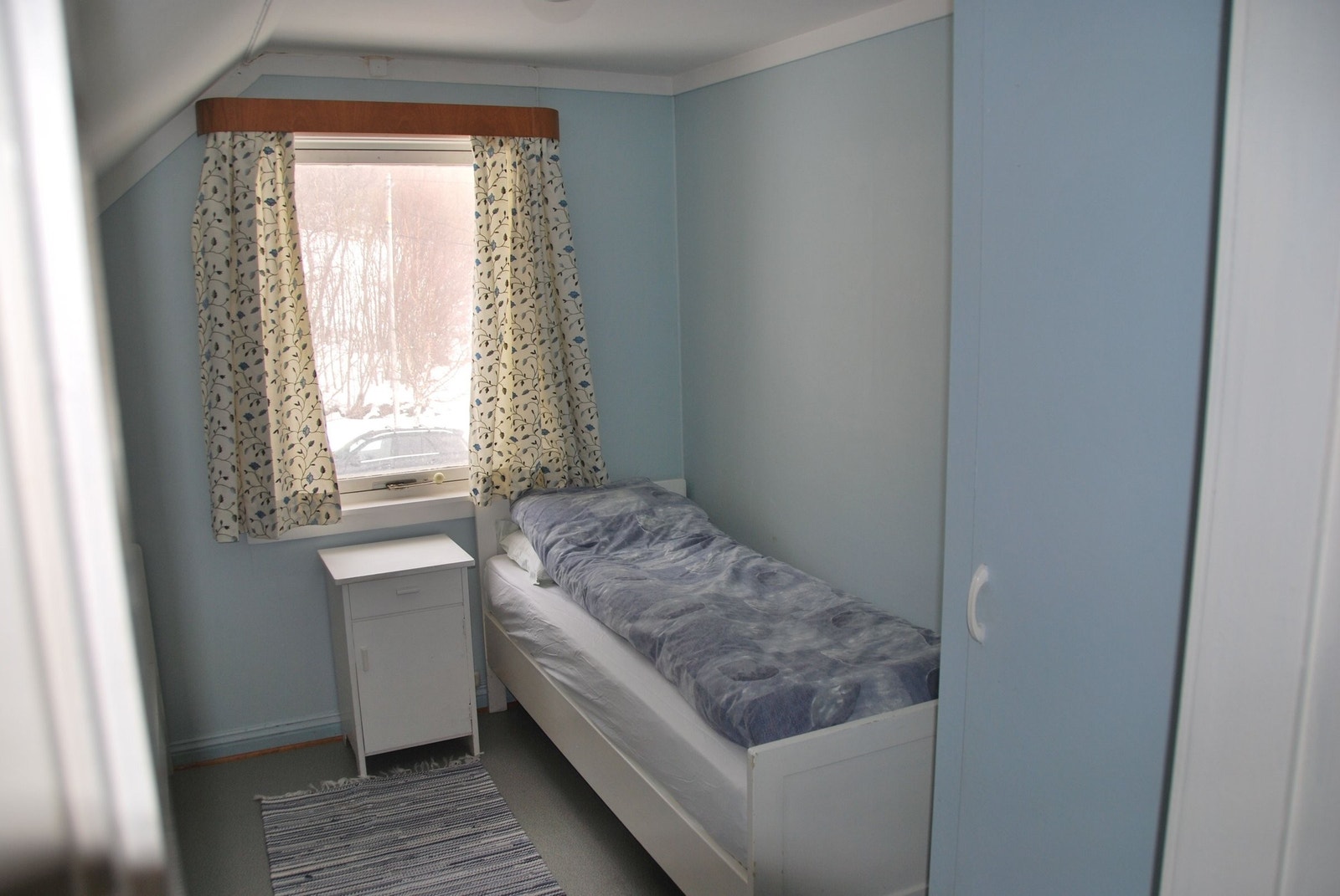 Soverom 1, "Nordloftet" med plass til to senger, kott i knevegger og klesskap. Galleribilde