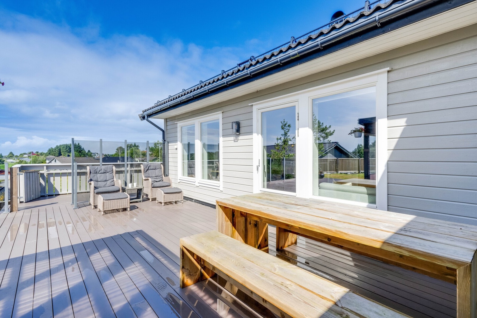 Terrassen ble utvidet og fikk nye terrassebord i 2021. Galleribilde