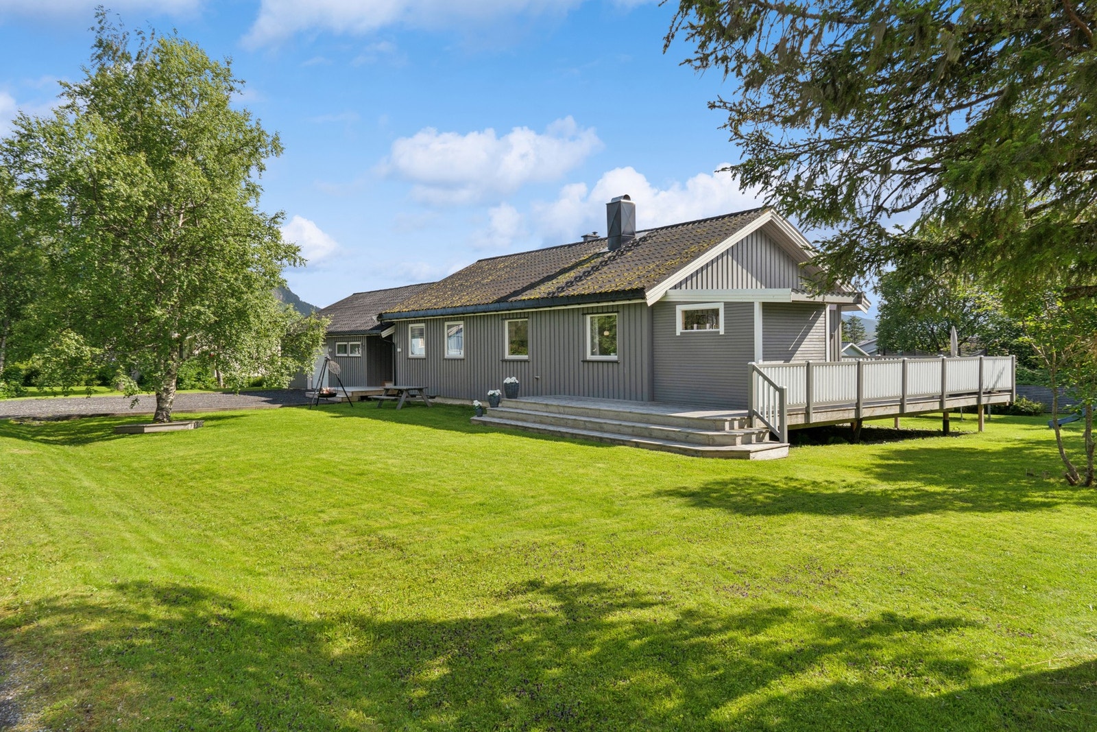 EiendomsMegler 1 v/Irene Sommerro har gleden av å presentere Myravegen 27! Foto: EFKT Galleribilde