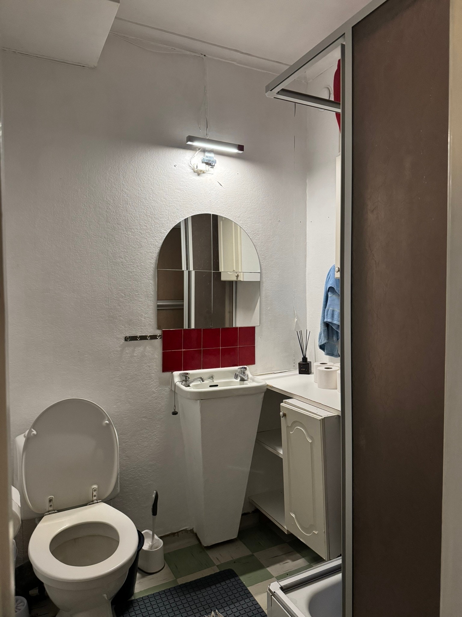 Bad i kjelleretasje Galleribilde