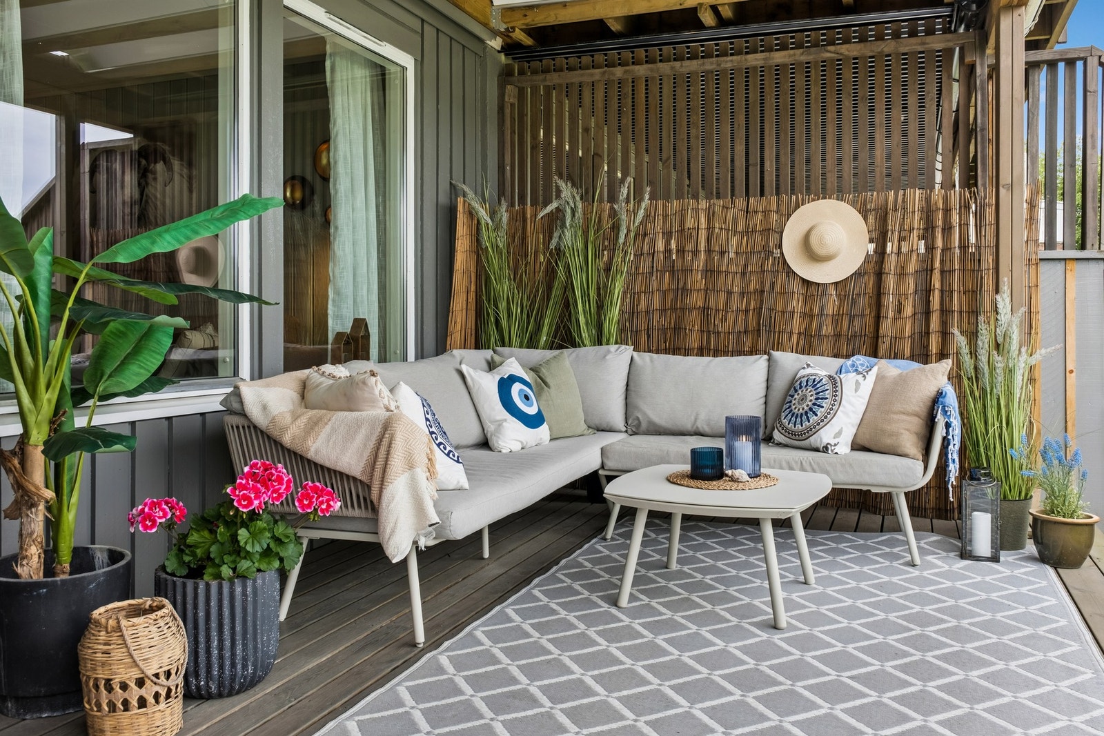 Takoverbygd terrasse med gode solforhold. Galleribilde