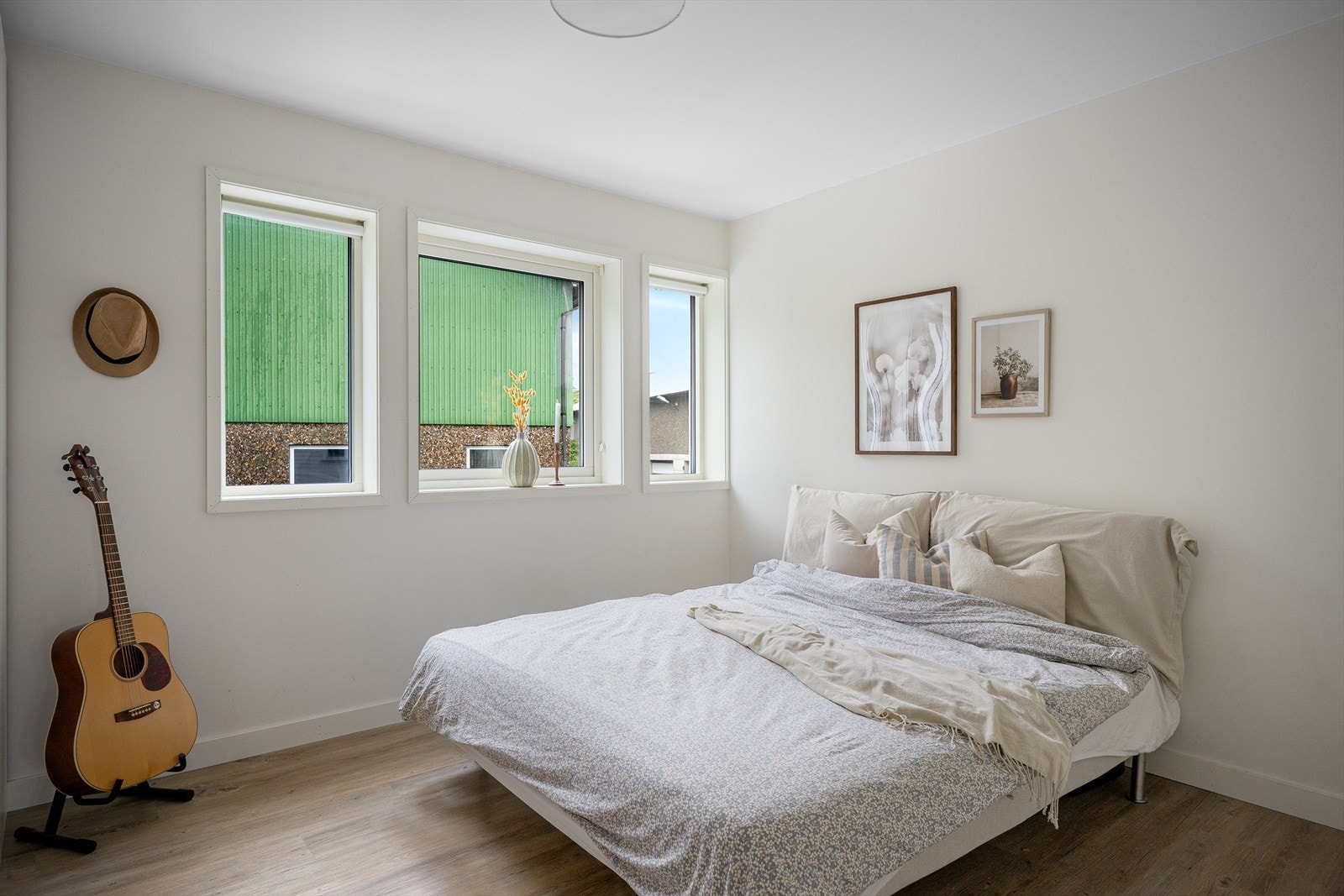 Et av boligens fem soverom i andre etasje. Galleribilde