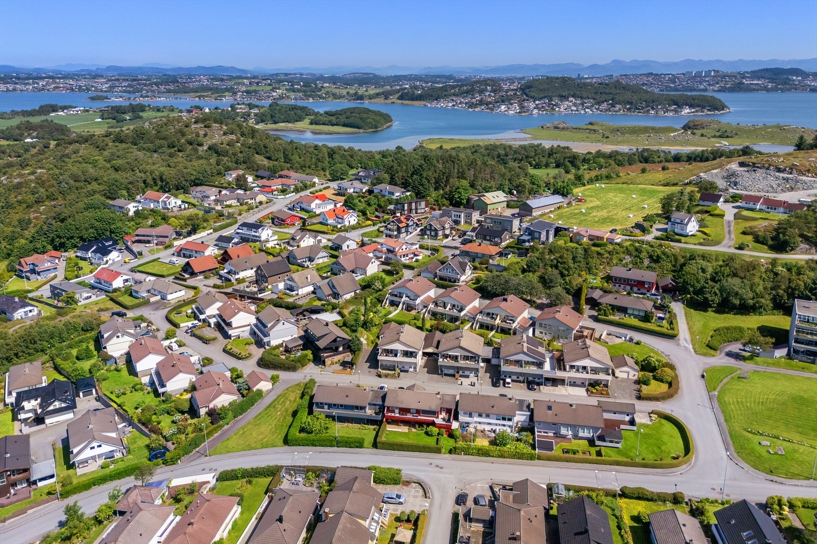 Kort vei med bil til Sola, Stavanger og Forus. Galleribilde