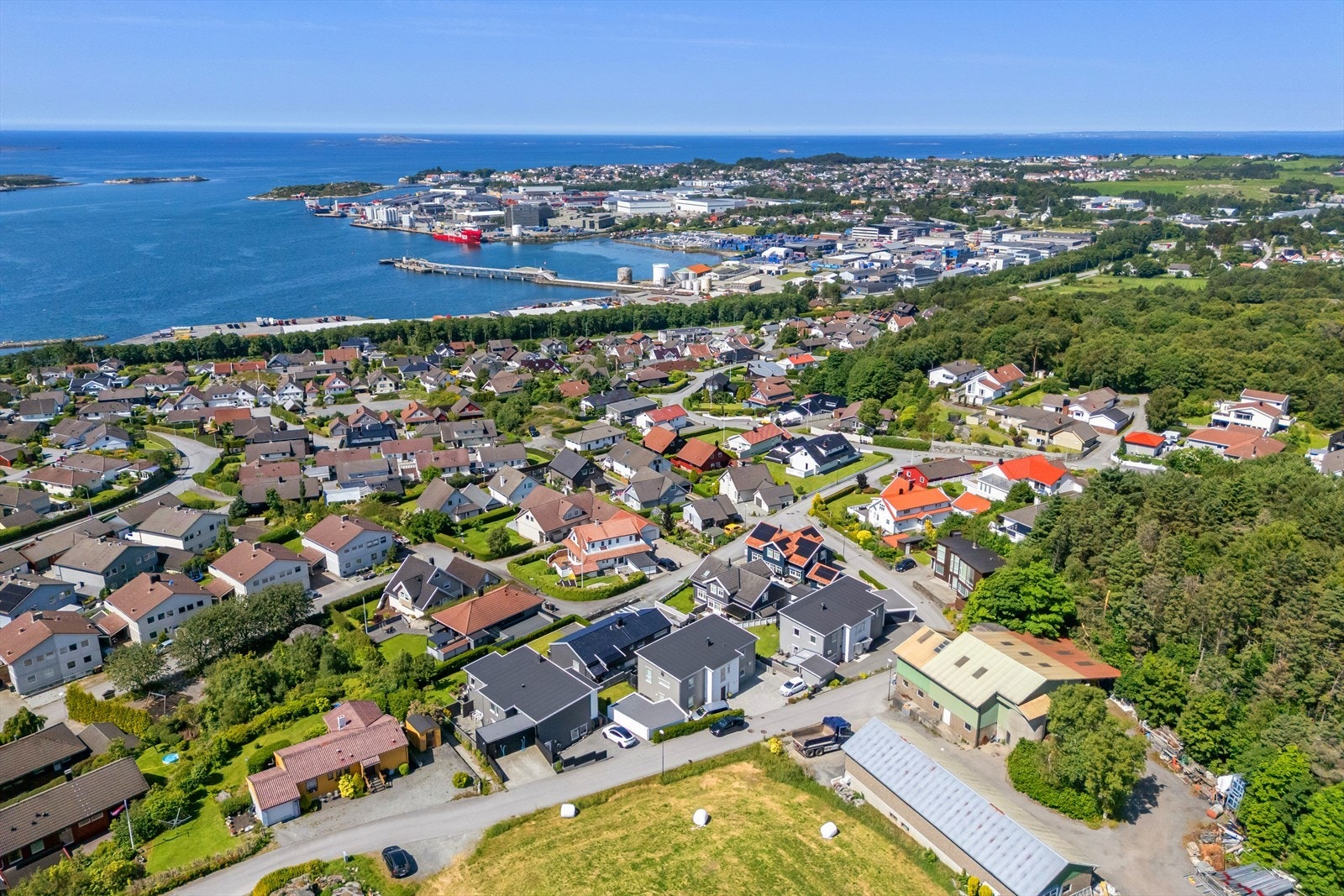En populær beliggenhet med nærhet til både servicefasiliteter og rekreasjonsområder. Galleribilde