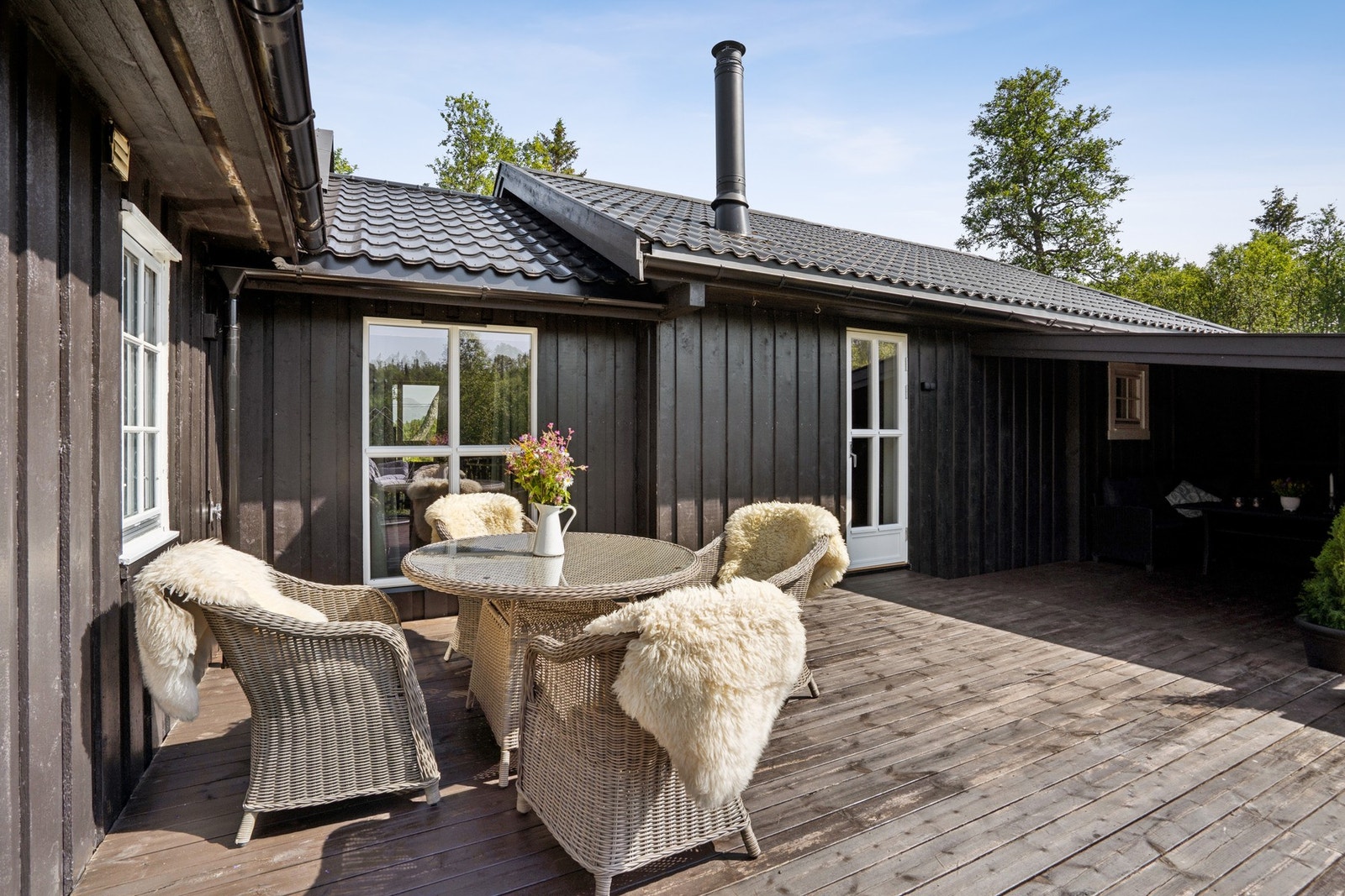 Sør-vest vendt veranda på 41 kvm. Galleribilde