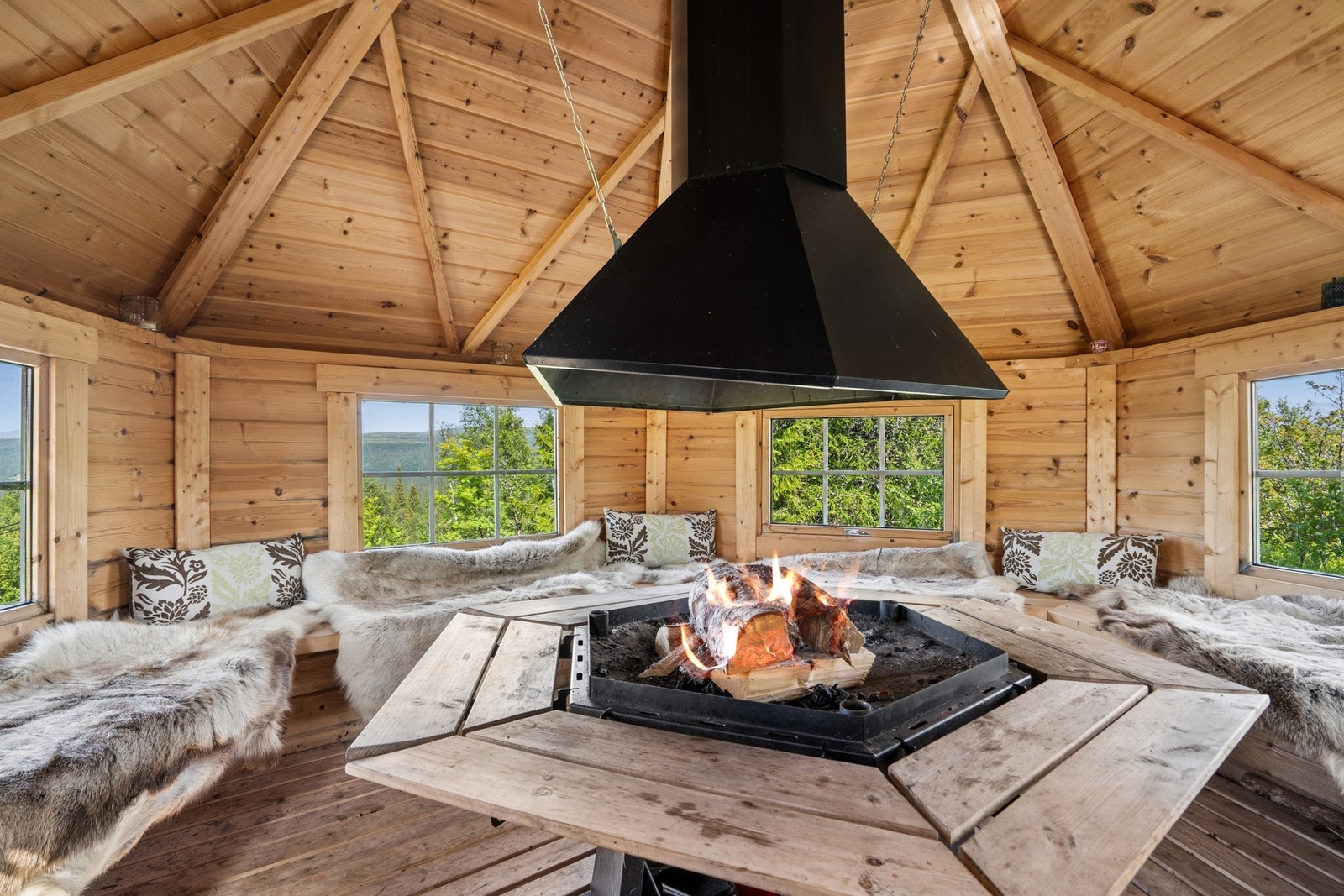 Trivelig grillhus med god plass. Galleribilde
