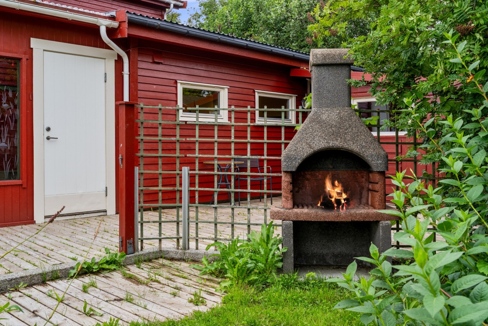 Hyggelig uteområde med utegrill for fine dager. Galleribilde