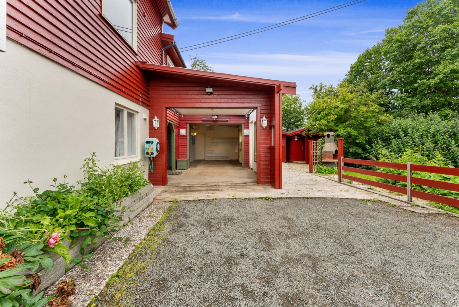 Gode parkeringsmuligheter på egen tomt. Galleribilde