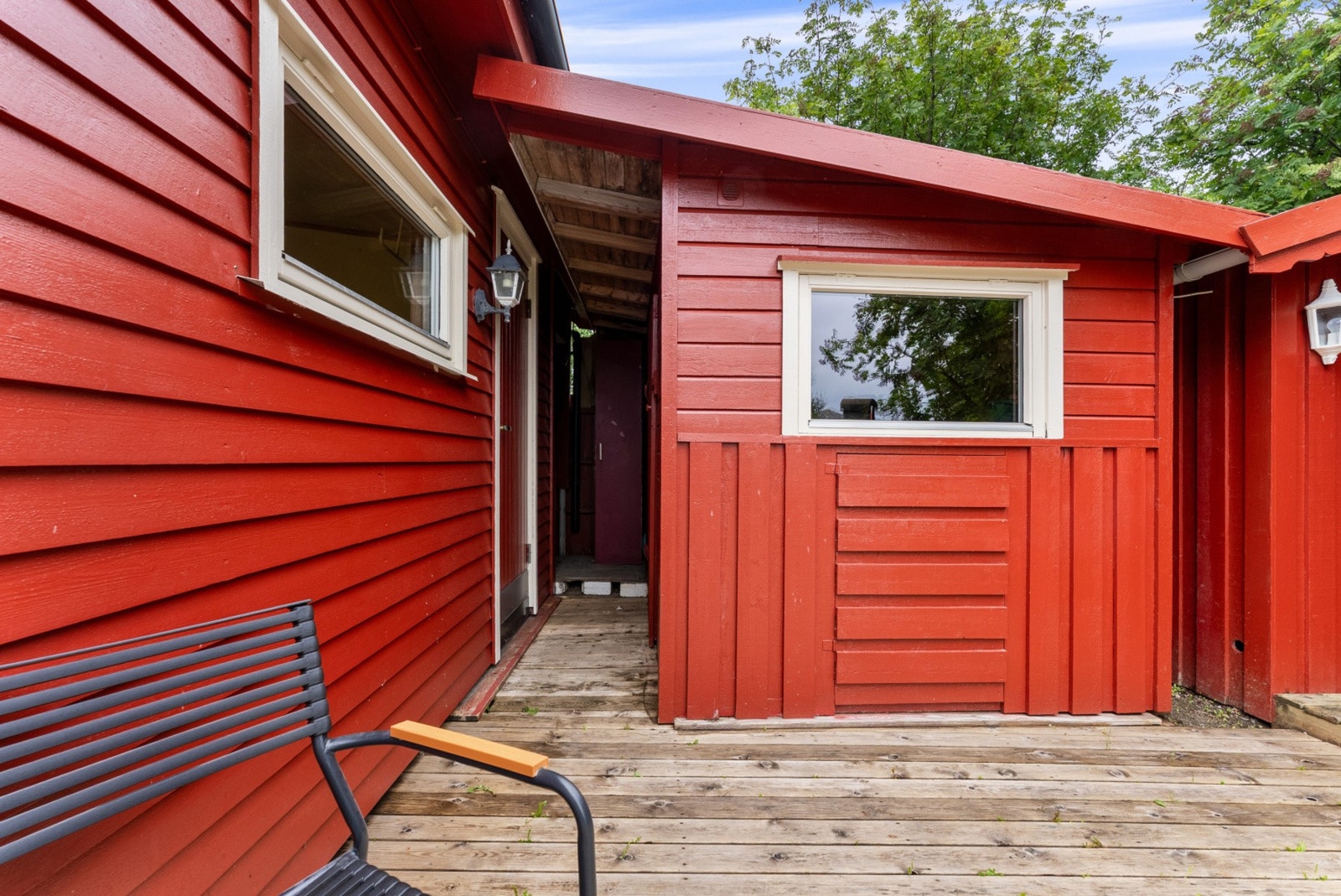 Flere hyggelige soner på uteplassen. Galleribilde