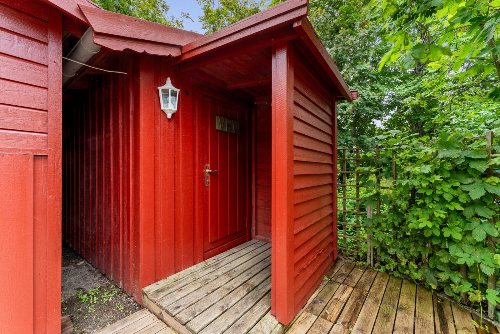 Inngang til en av bodene på eiendommen. Galleribilde